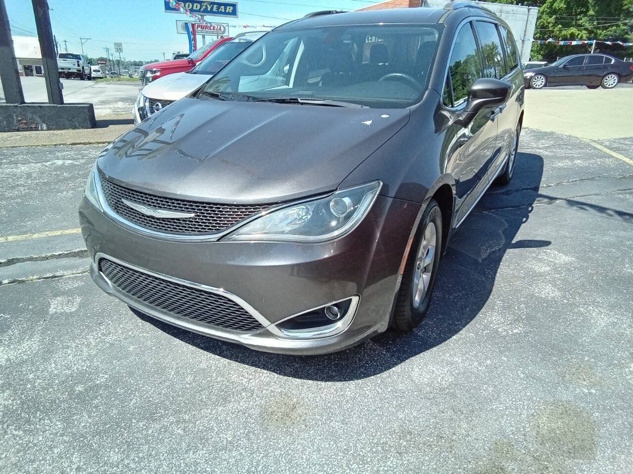 Used 2017 Chrysler Pacifica Touring-L Plus FWD image 1