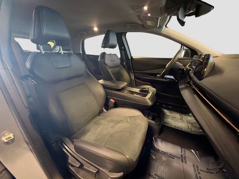Used 2024 Nissan Ariya AWD image 32