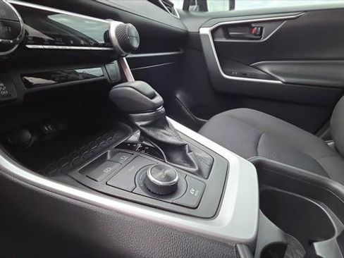 Used 2019 Toyota RAV4 LE image 17