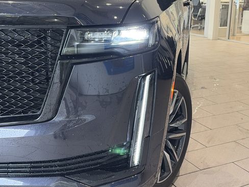 Used 2023 Cadillac Escalade ESV Sport AWD/4WD image 13