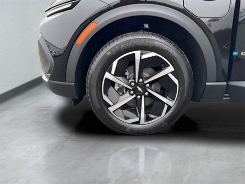 New 2026 Chevrolet Equinox EV LT image 31