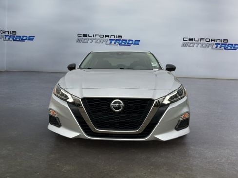 Used 2022 Nissan Altima 2.5 SR FWD image 2