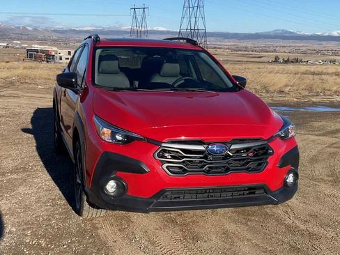 Used 2024 Subaru Crosstrek 2.0i Premium image 3