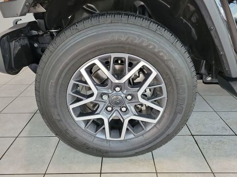 Used 2024 Jeep Wrangler Sahara image 41