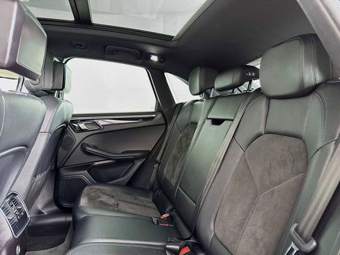 Used 2017 Porsche Macan image 21