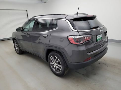Used 2020 Jeep Compass Latitude FWD image 3