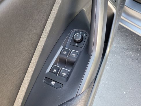 Used 2021 Volkswagen Jetta SE image 16