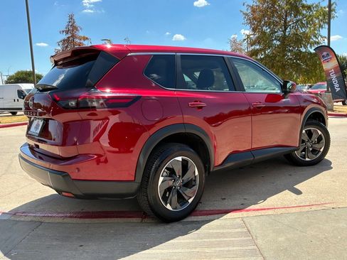 Used 2025 Nissan Rogue SV AWD/4WD image 6