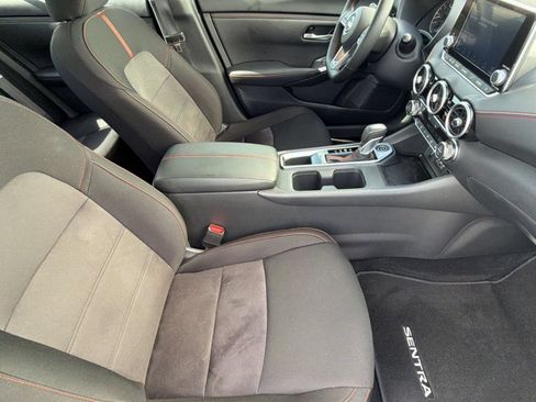 Used 2025 Nissan Sentra SR FWD image 35