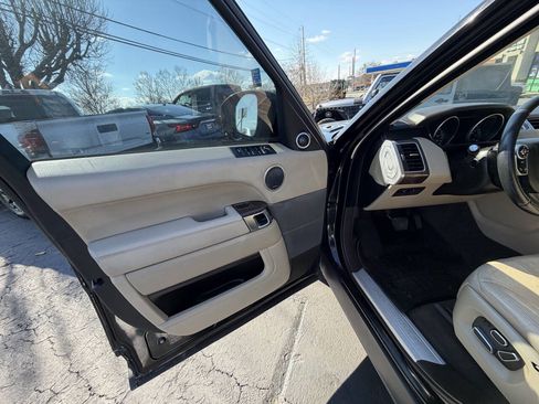 Used 2014 Land Rover Range Rover Sport HSE AWD/4WD image 10