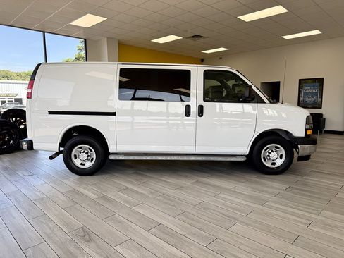 Used 2018 Chevrolet Express 2500 w/ Driver Convenience Package RWD image 5