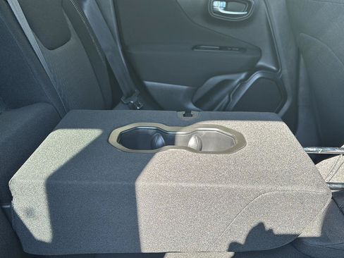 Used 2021 Jeep Renegade Latitude AWD/4WD image 25