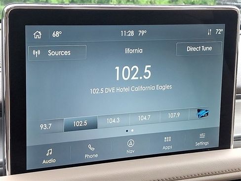Used 2022 Lincoln Aviator AWD w/ Premium Package image 18
