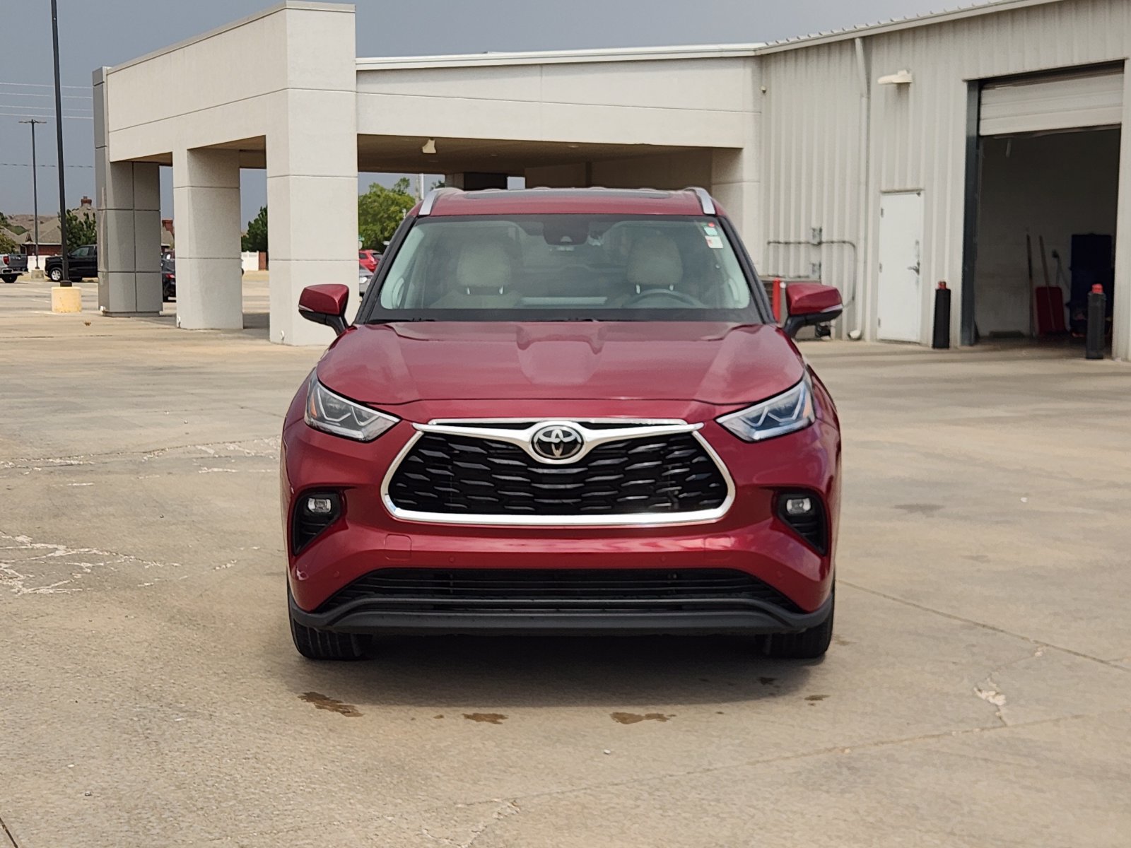 Used 2024 Toyota Highlander Limited AWD/4WD image 6
