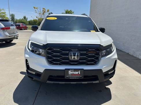 Used 2024 Honda Passport TrailSport image 2