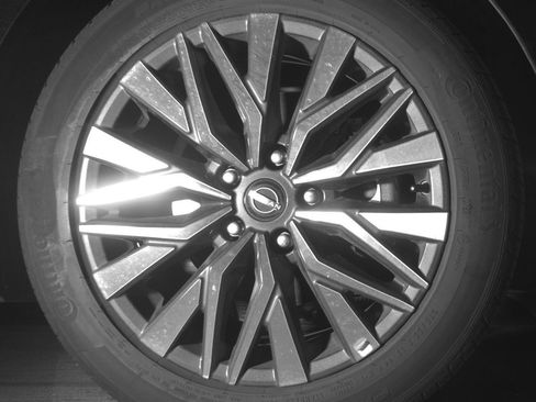 Used 2025 Nissan Altima 2.5 SV FWD image 13