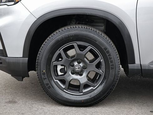 Used 2024 Honda Pilot TrailSport image 4