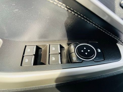 Used 2022 Ford Explorer XLT image 24