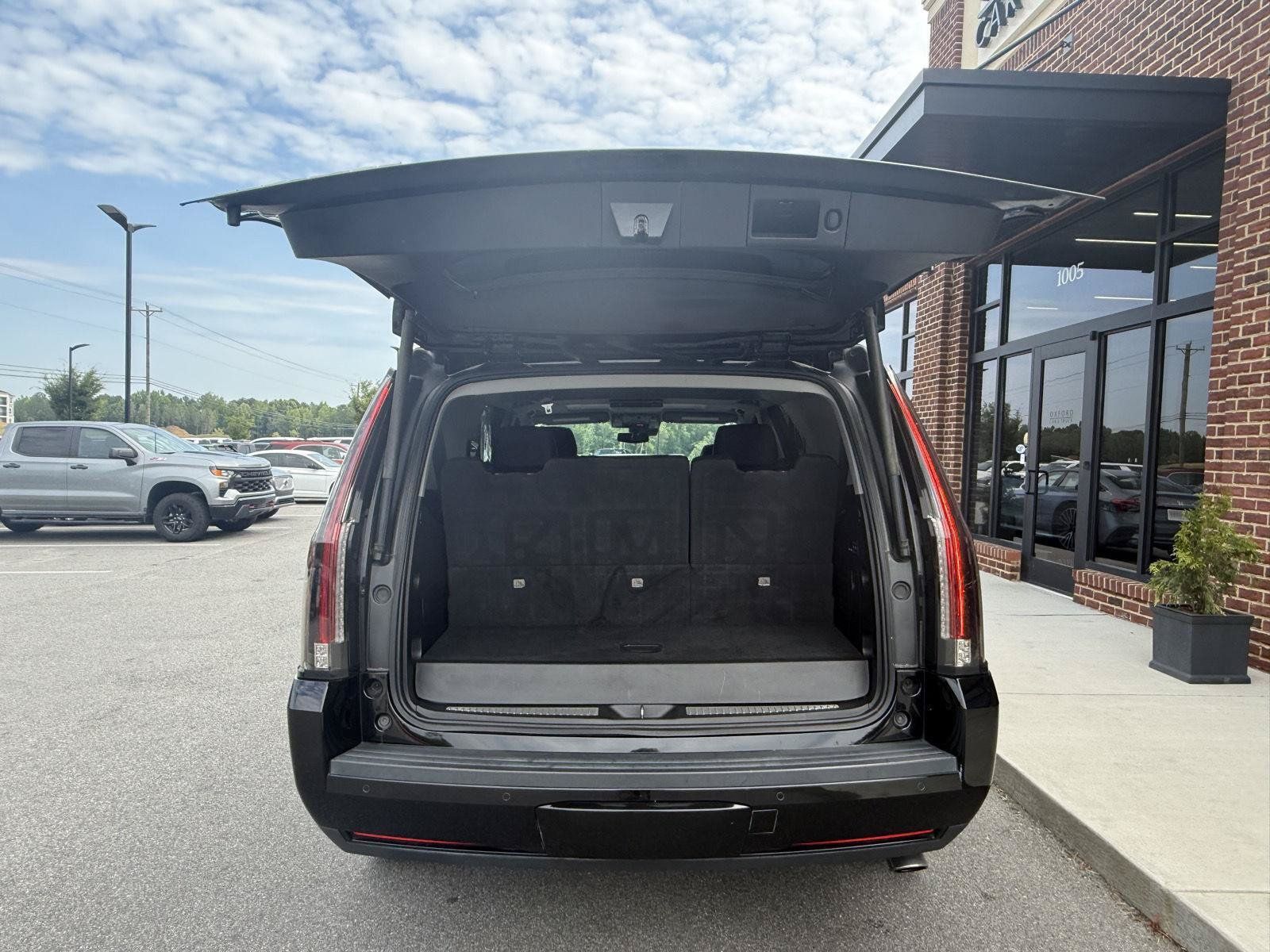 Used 2020 Cadillac Escalade Premium Luxury RWD image 31