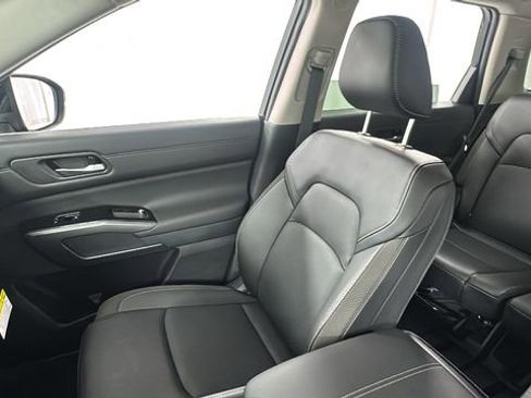 New 2026 Nissan Pathfinder SL image 13