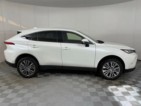Used 2021 Toyota Venza XLE image 8