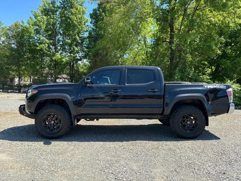 Used 2022 Toyota Tacoma TRD Off-Road AWD/4WD image 2