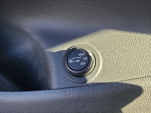 Used 2018 Buick Envision Essence FWD image 13