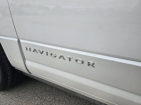 Used 2017 Lincoln Navigator Reserve image 37