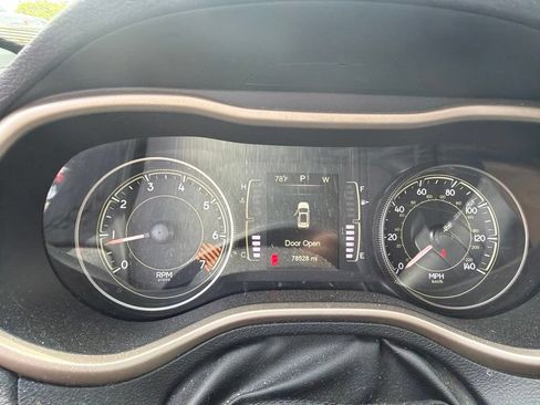 Used 2014 Jeep Cherokee Latitude w/ Cold Weather Group AWD/4WD image 4