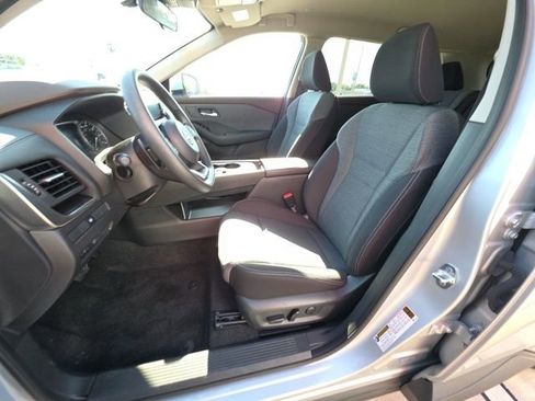 Used 2023 Nissan Rogue SV image 13