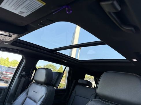 Used 2021 GMC Yukon Denali w/ Denali Ultimate Package AWD/4WD image 35