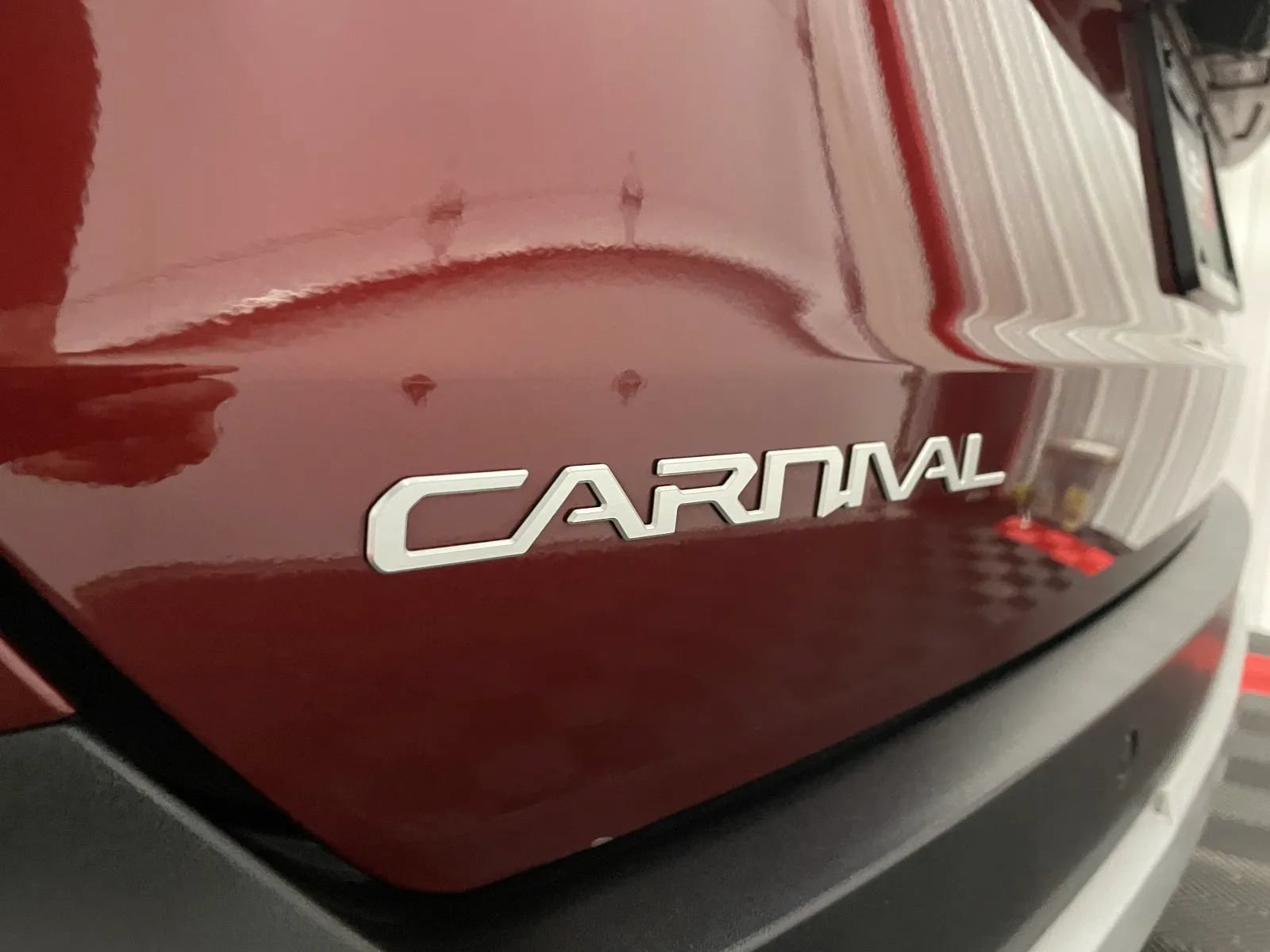 Used 2025 Kia Carnival EX FWD image 13