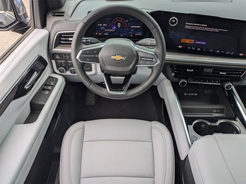New 2025 Chevrolet Suburban Premier image 25