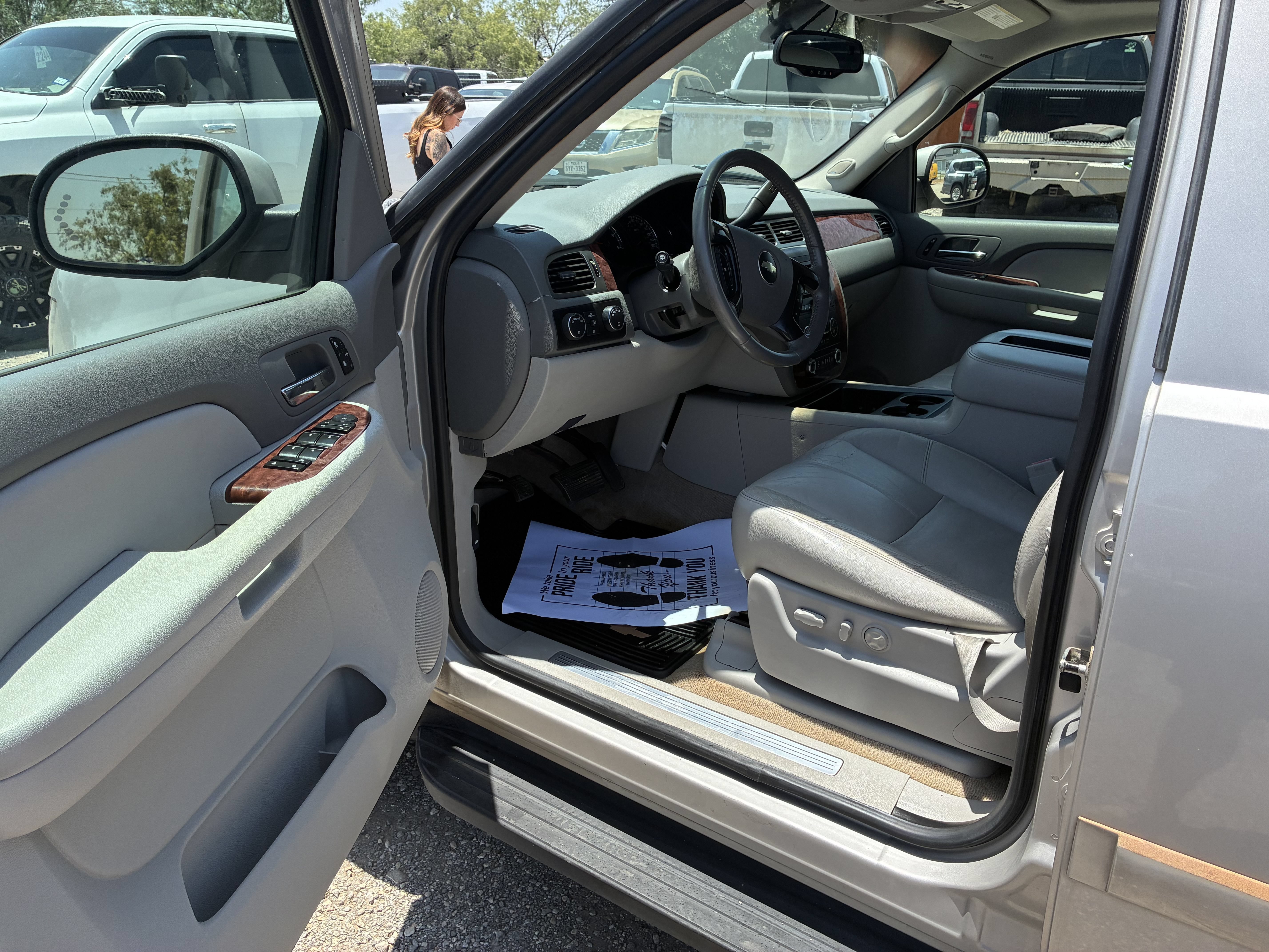 Used 2007 Chevrolet Suburban LT w/ LT Preferred Equipment Group AWD/4WD image 14