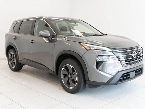 Used 2025 Nissan Rogue SV FWD image 25