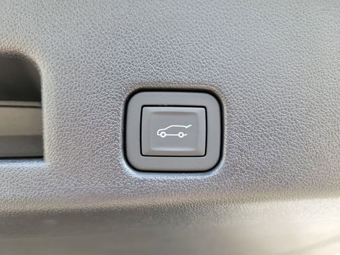 New 2026 Chevrolet Traverse Z71 w/ Enhanced Driving Package AWD/4WD image 9