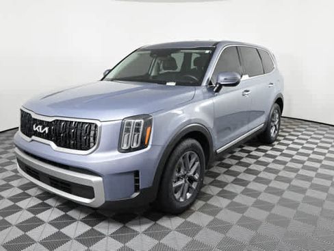 Used 2023 Kia Telluride LX image 2