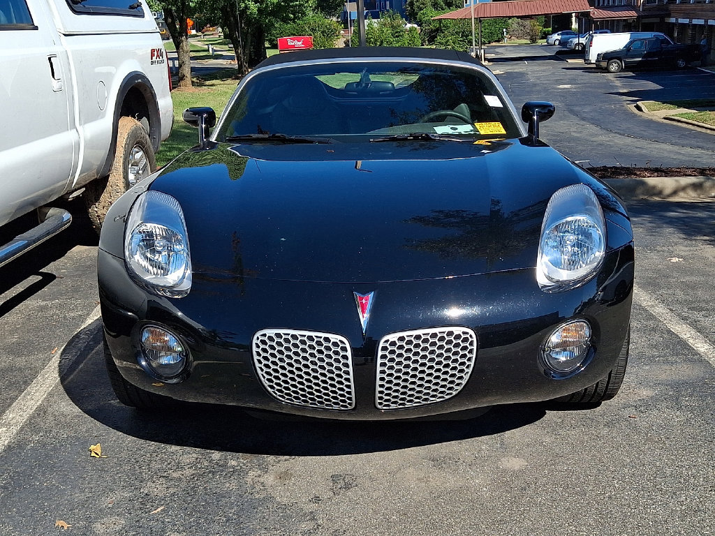Used 2007 Pontiac Solstice Convertible w/ Premium Package RWD image 2