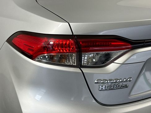 Used 2022 Toyota Corolla LE w/ LE Convenience Package FWD image 36