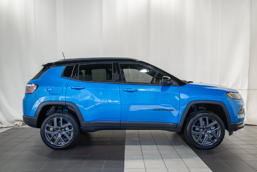 Certified 2025 Jeep Compass Limited w/ Sun & Sound Group AWD/4WD image 3
