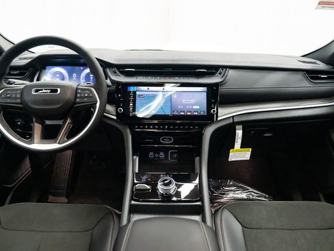 New 2026 Jeep Grand Cherokee 4WD image 9