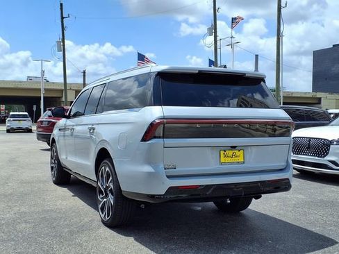 New 2026 Lincoln Navigator L Reserve AWD/4WD image 6