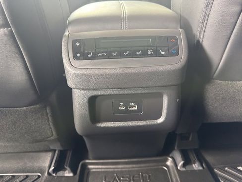 Used 2025 Nissan Pathfinder SL w/ SL Premium Package image 14