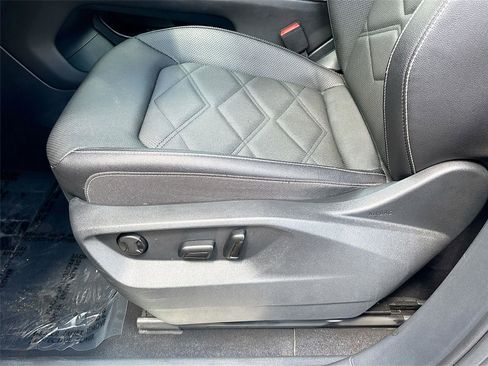 Used 2025 Volkswagen Atlas SE image 18