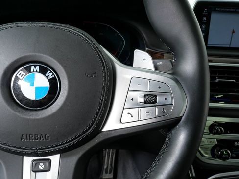 Used 2022 BMW 750i xDrive 750i xDrive w/ Luxury Rear Seating Package image 11