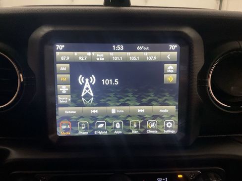 Used 2023 Jeep Wrangler Unlimited Sahara AWD/4WD image 7