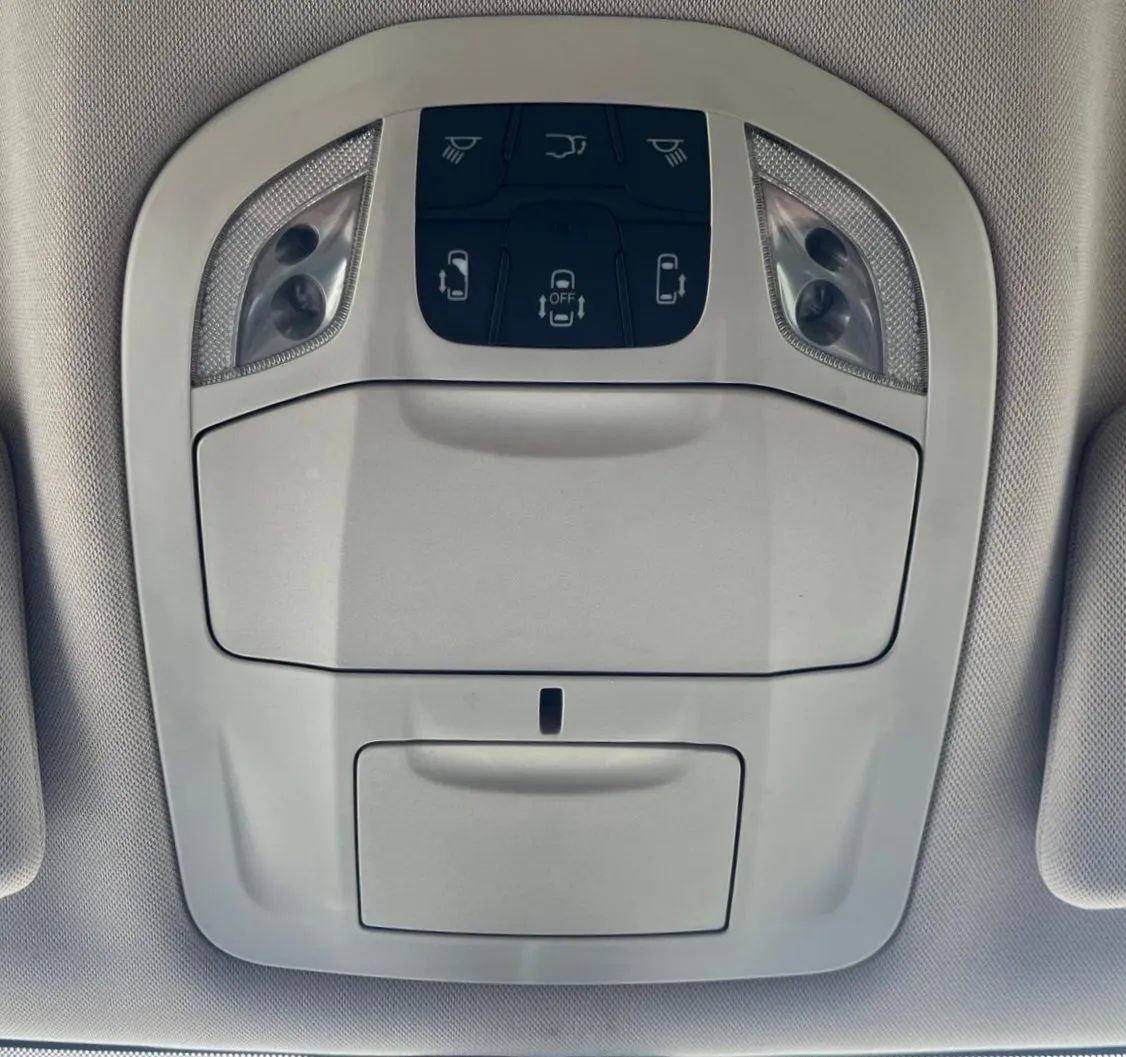 Used 2017 Chrysler Pacifica Touring FWD image 35