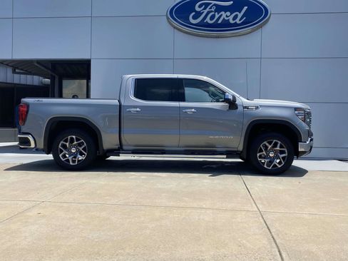 Used 2024 GMC Sierra 1500 SLT w/ SLT Premium Plus Package AWD/4WD image 3