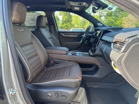 New 2026 GMC Acadia Denali Ultimate w/ LPO, Floor Liner Package AWD/4WD image 15
