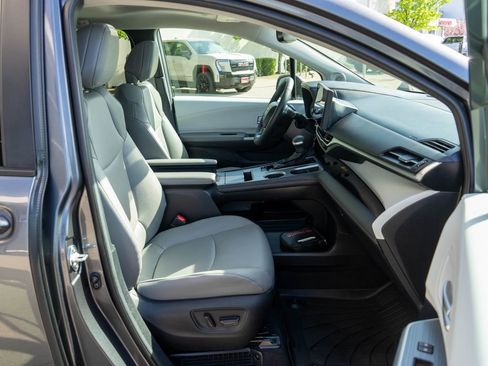 Used 2025 Toyota Sienna XLE w/ XLE Plus Package AWD/4WD image 10